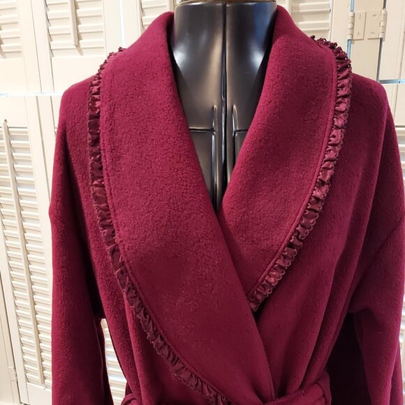 Vintage Burgundy Robe NWOT Amanda Stewart Heavy Warm & Ruffled Size S - Picture 3 of 9